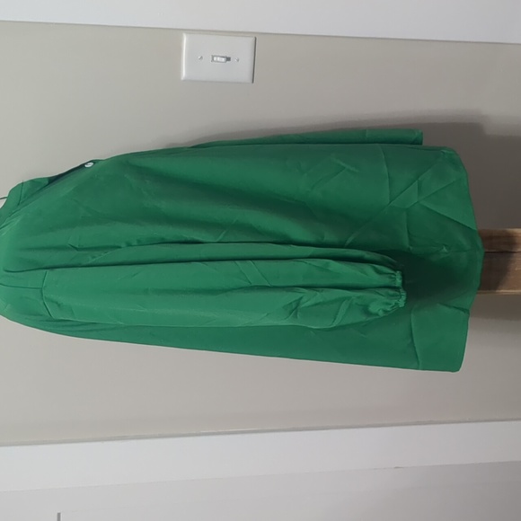Green button up blouse - Picture 2 of 10
